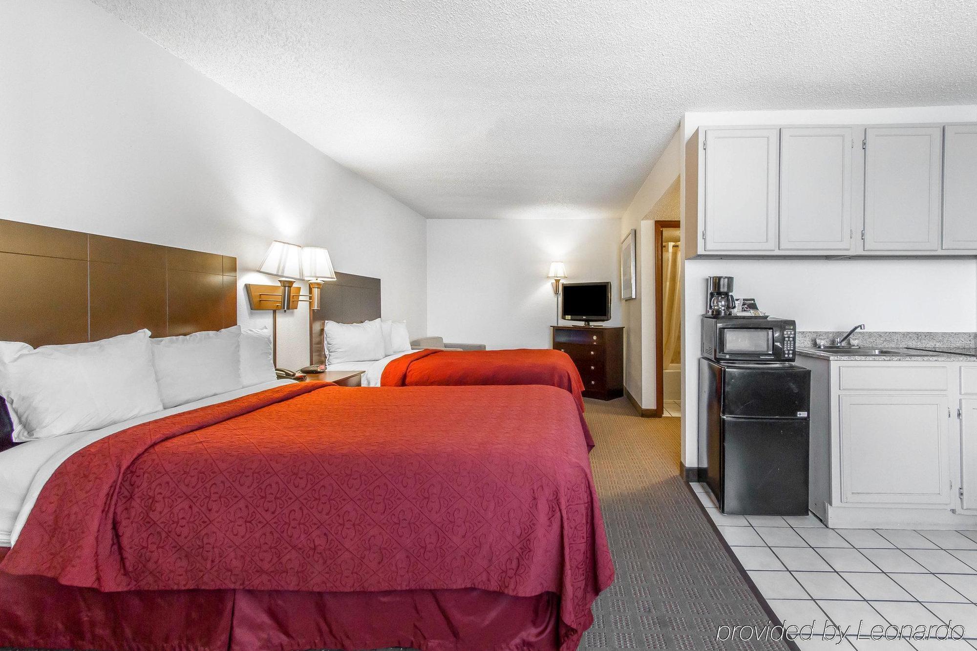 Hotel Red Roof & Southwest 2*